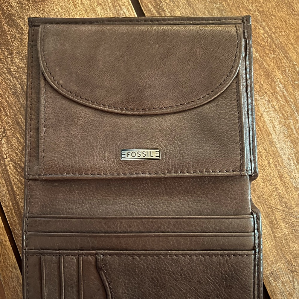 Fossil - Brown Leather Trifold Wallet